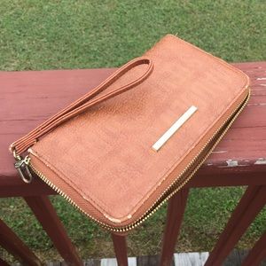 STEVE MADDEN WRISTLET🍂